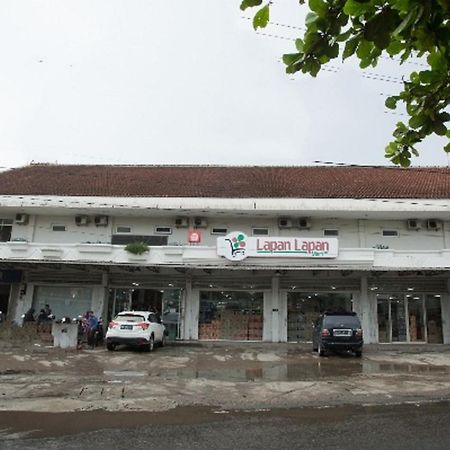 Oyo 850 Lapan Lapan Hotel Banjarmasin  Ngoại thất bức ảnh