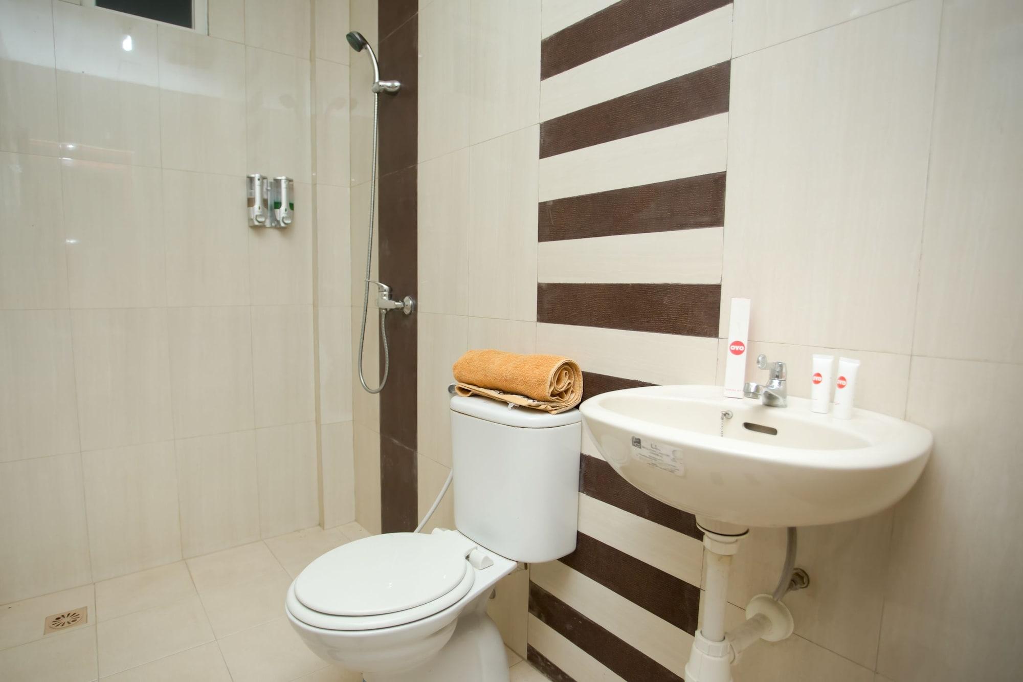 Oyo 850 Lapan Lapan Hotel Banjarmasin  Ngoại thất bức ảnh