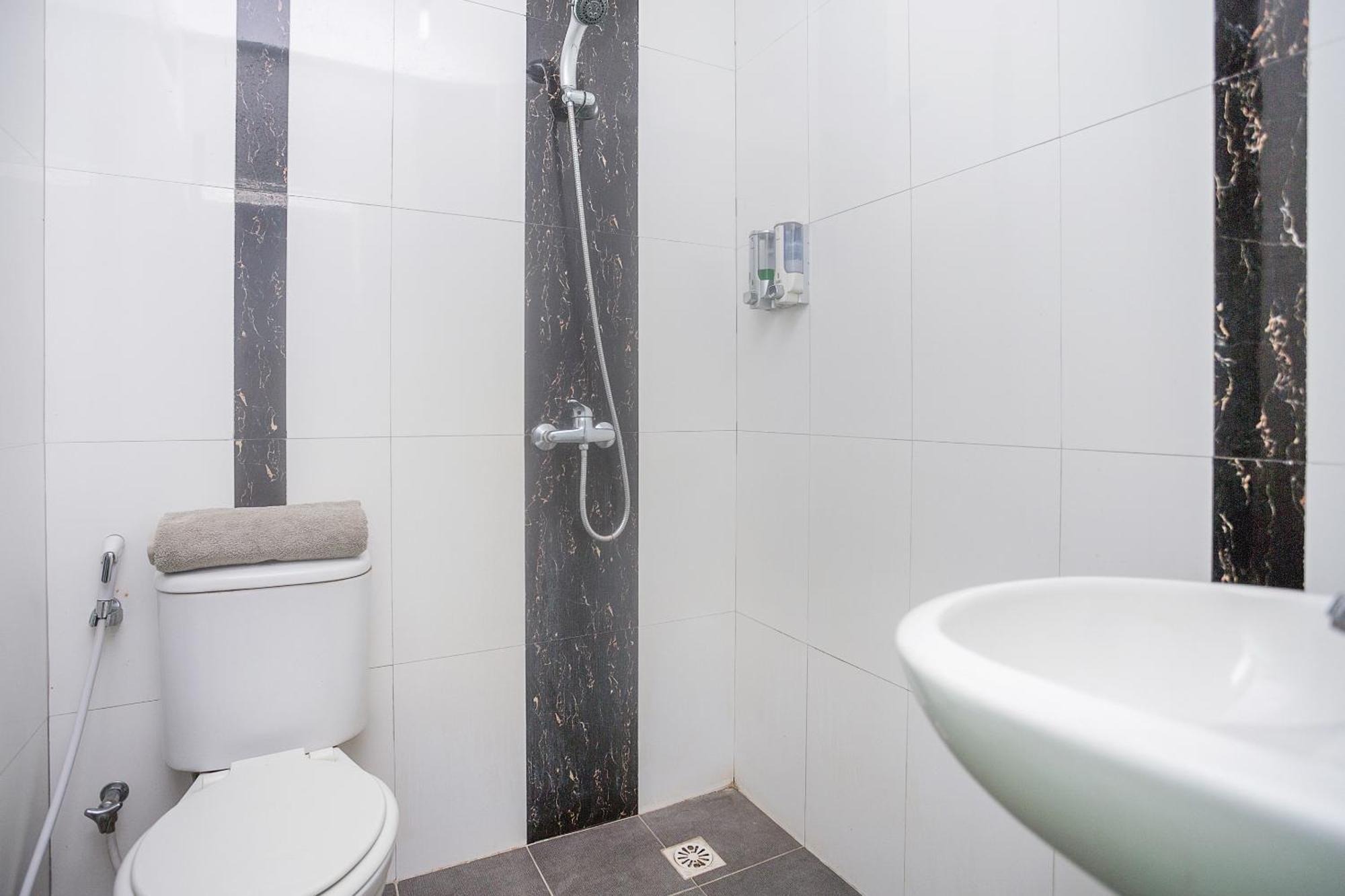 Oyo 850 Lapan Lapan Hotel Banjarmasin  Ngoại thất bức ảnh