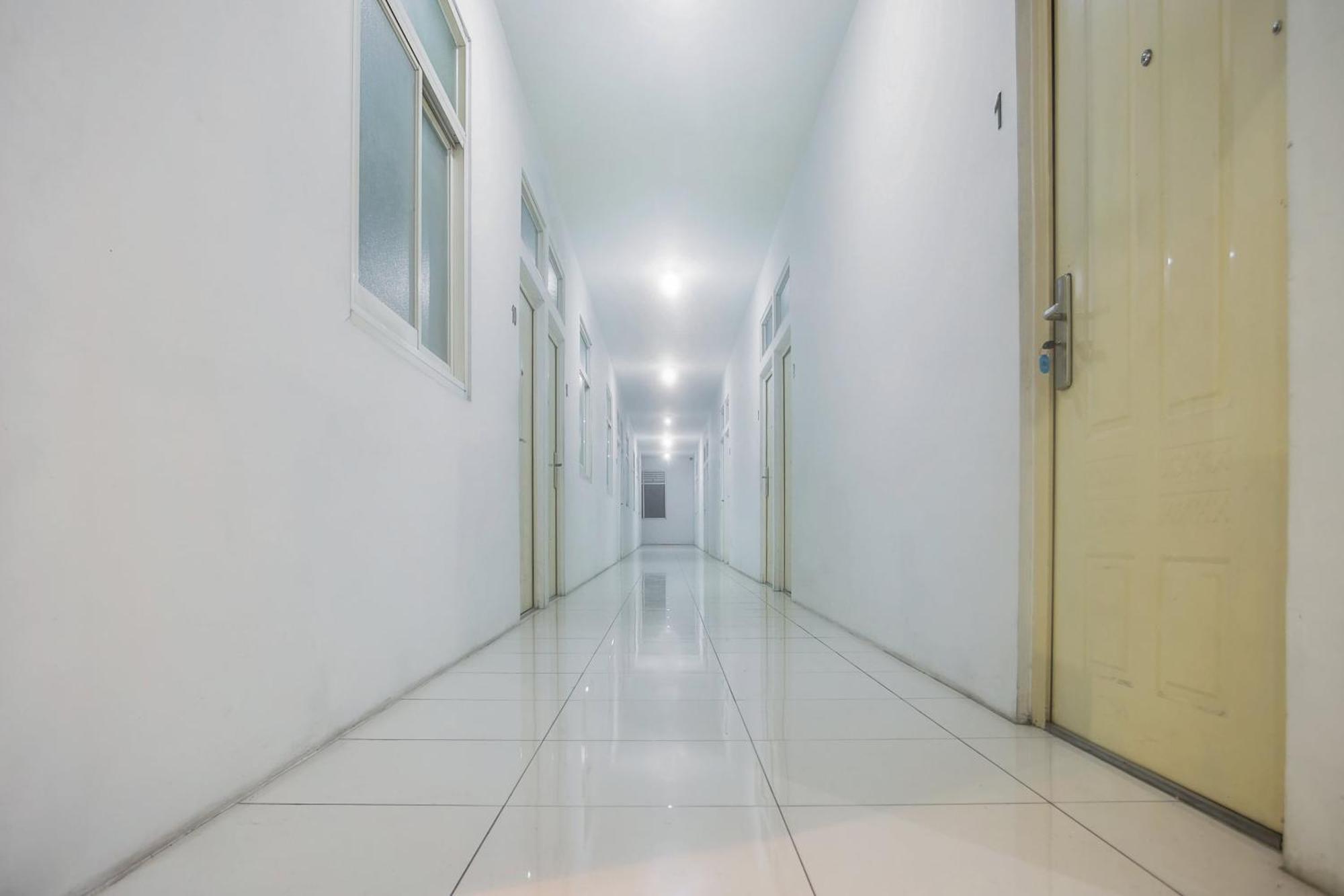 Oyo 850 Lapan Lapan Hotel Banjarmasin  Ngoại thất bức ảnh