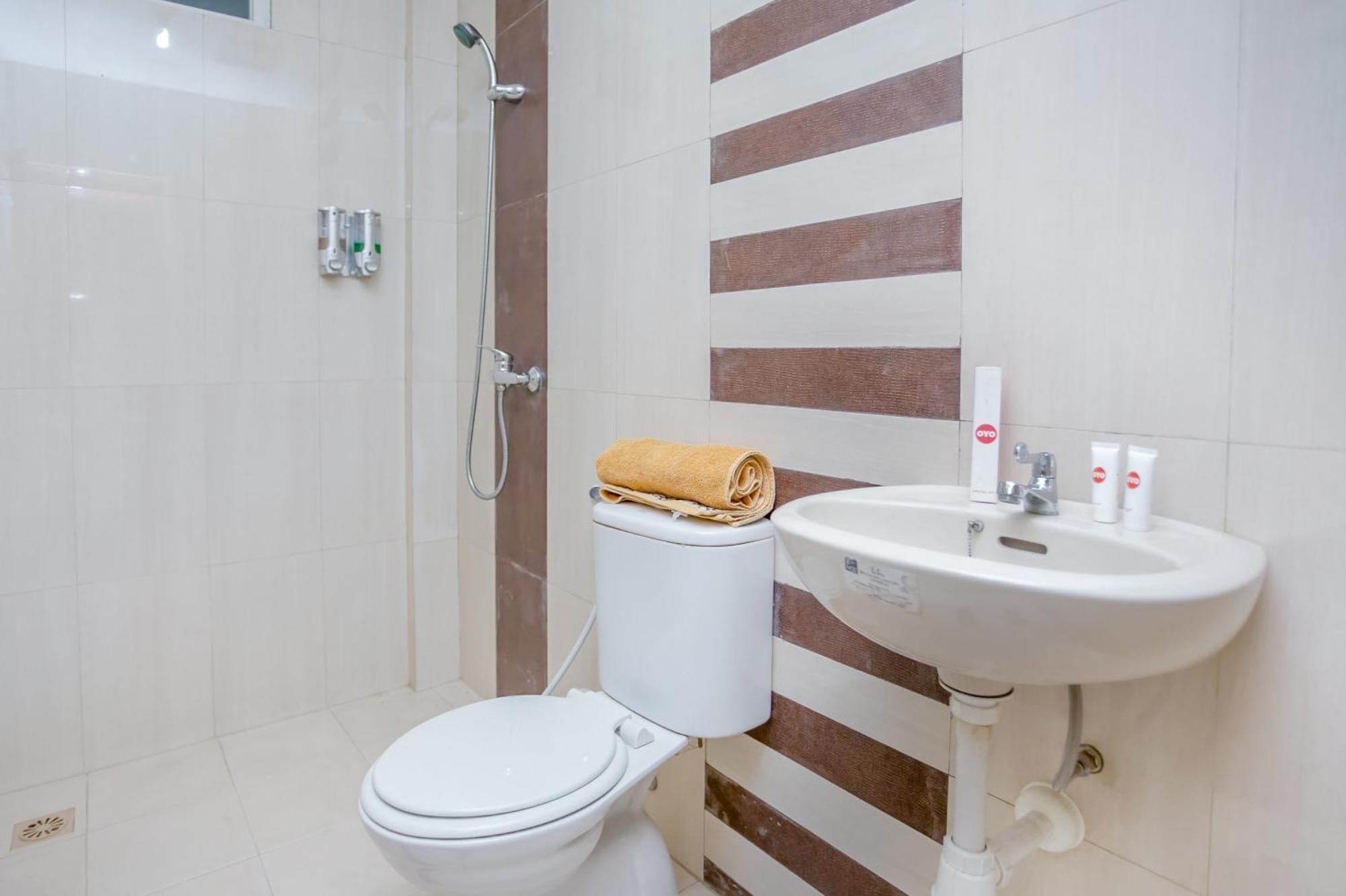 Oyo 850 Lapan Lapan Hotel Banjarmasin  Ngoại thất bức ảnh