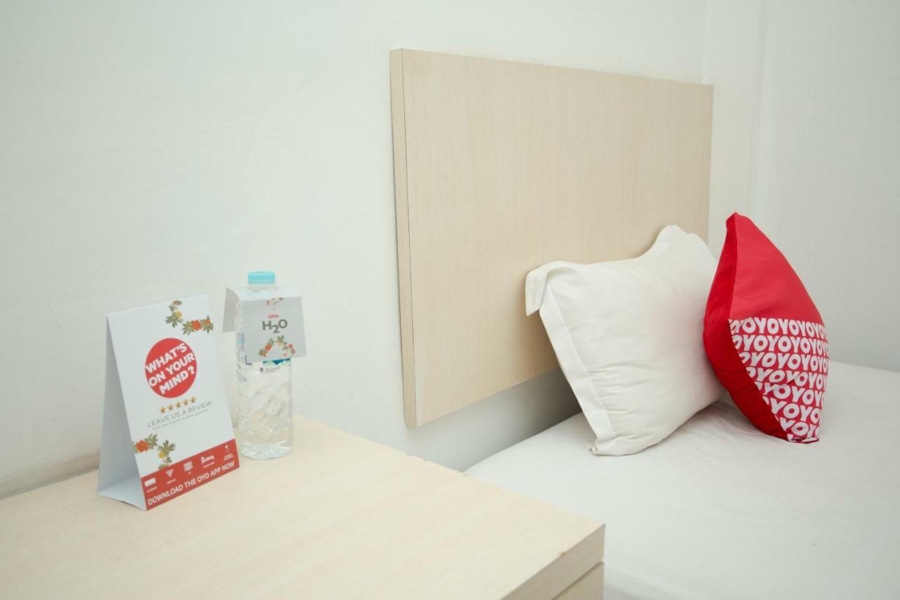 Oyo 850 Lapan Lapan Hotel Banjarmasin  Ngoại thất bức ảnh