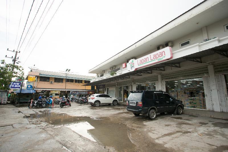 Oyo 850 Lapan Lapan Hotel Banjarmasin  Ngoại thất bức ảnh