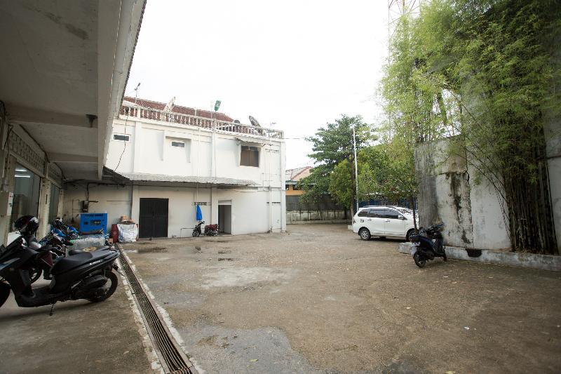 Oyo 850 Lapan Lapan Hotel Banjarmasin  Ngoại thất bức ảnh
